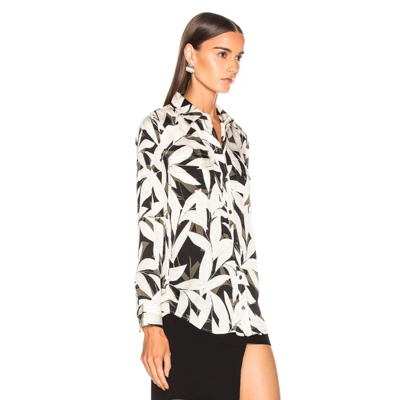 EQUIPMENT Slim Signature Top in True Black Multi - Picture 2 of 6